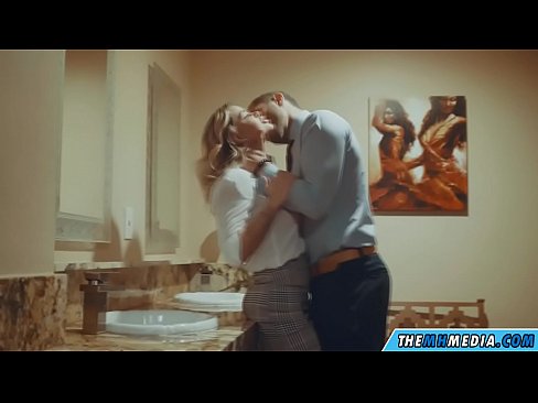 ❤️ Ko vas prsata blondinka zapelje na javnem stranišču ️ Super seks na sl.sexflashgame.ru ❌️❤